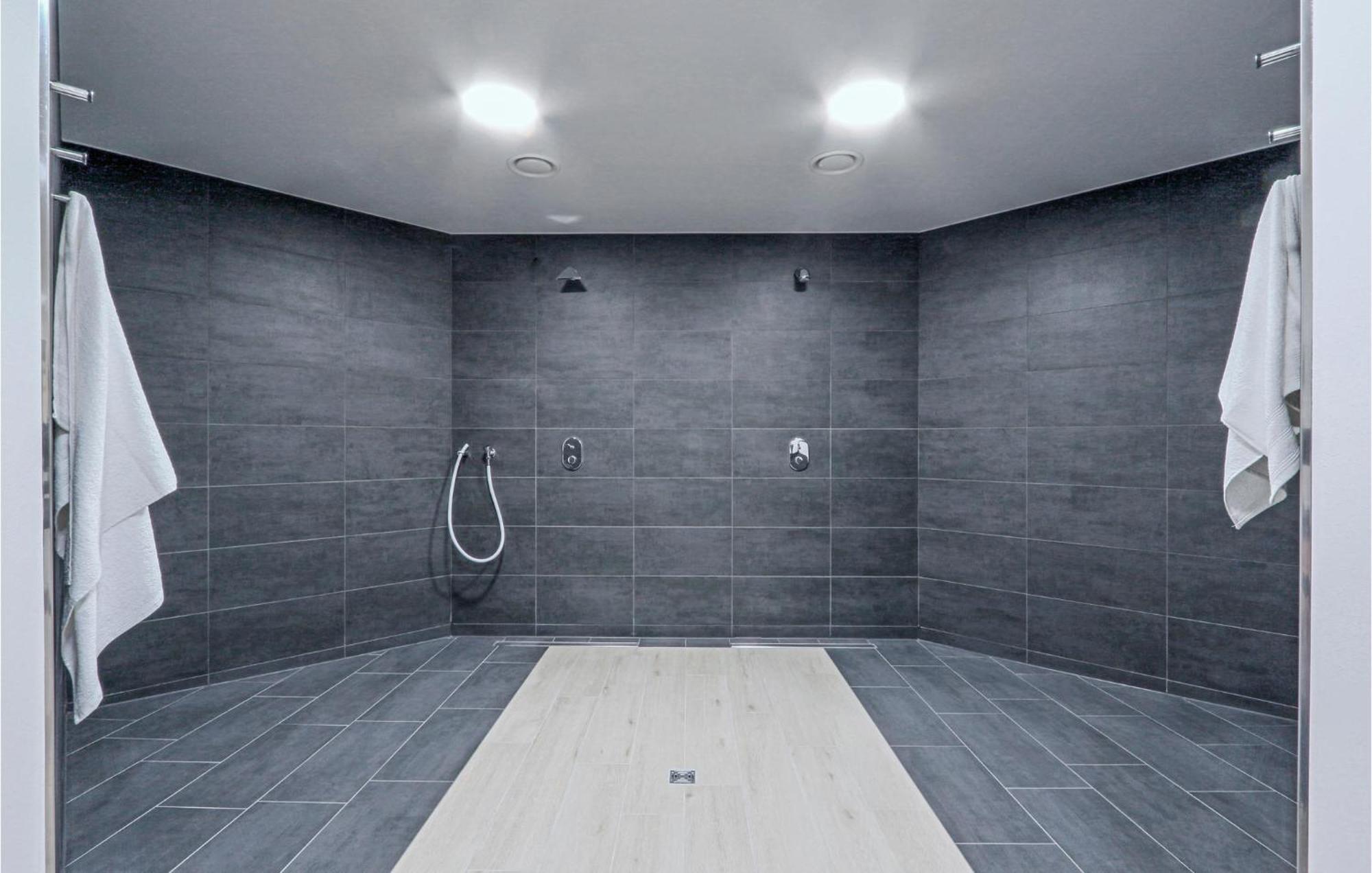 Awesome apartment in Ostseebad Boltenhagen with 2 Bedrooms, Sauna&WiFi Buitenkant foto
