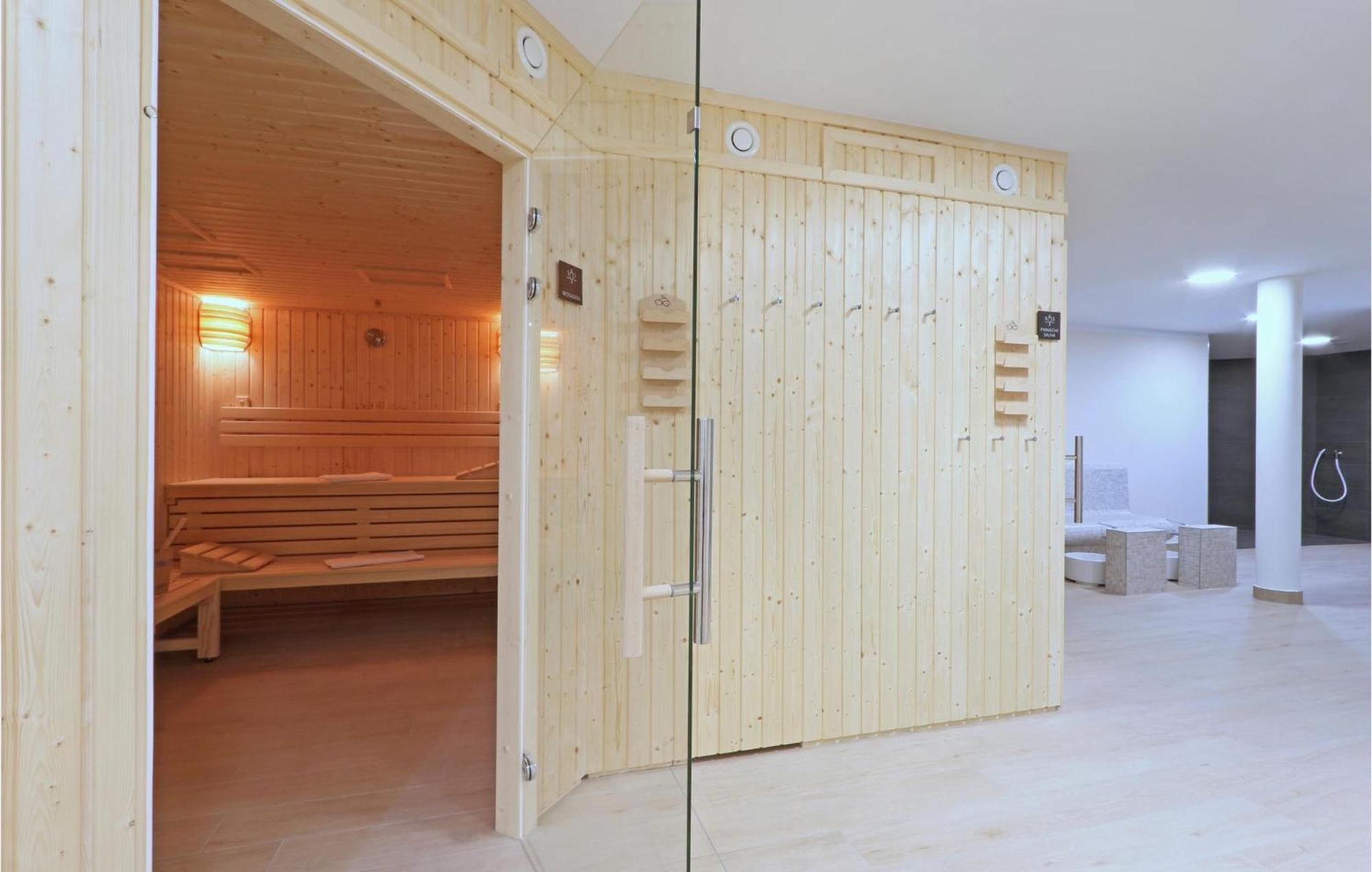 Awesome apartment in Ostseebad Boltenhagen with 2 Bedrooms, Sauna&WiFi Buitenkant foto